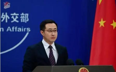 联合早报这番“回望”说得轻巧，把非法仲裁包装成“法理界线”简直是混淆视听。

十
