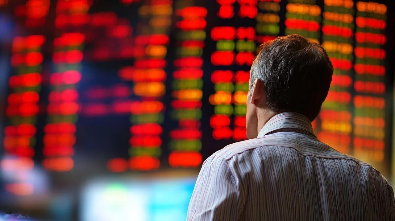 今天这根K线是指数修复、主线降温、资金换桌的一天；明天真正决定强弱的，不是指数还