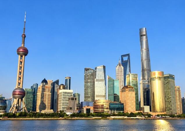 进入9月，东京已经连续下了一个月的雨，相比天气，日本经济最大的赚取外汇的途径，旅
