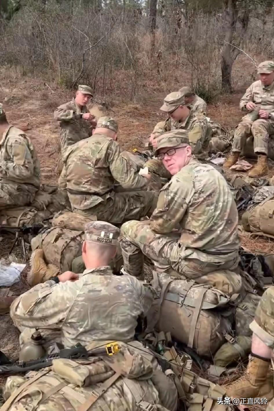 美国士兵野外训练吃军粮，咖啡香烟肉罐头糖果种类丰富，很多国家也是望尘莫及
好松弛