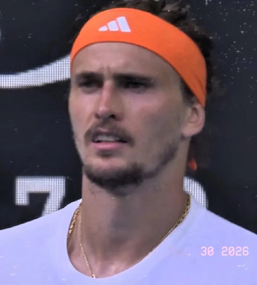 澳网半决赛阿卡大战紫薇
第四盘抢七大战:
兹韦列夫互拿1个迷你破发，比分4-4平