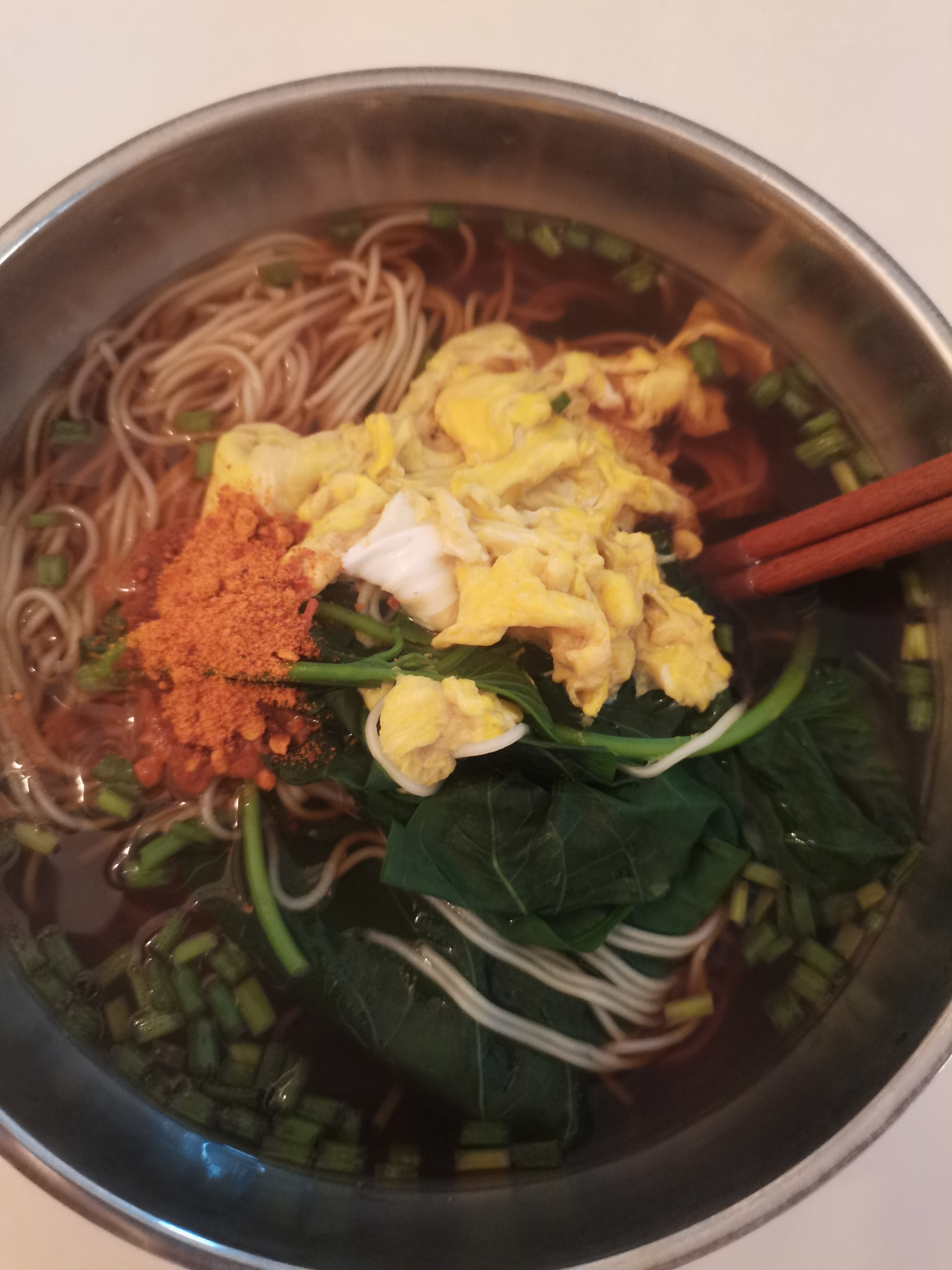 今天不运动，休息日，和闺女一人一碗素小面开启战斗的一天 