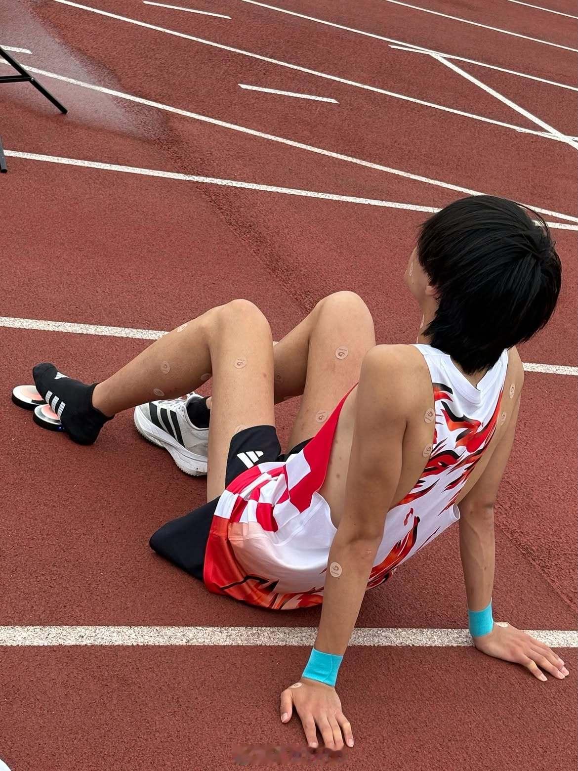 法藤贴带人眼上线吉田響跑步装备法藤贴跑步