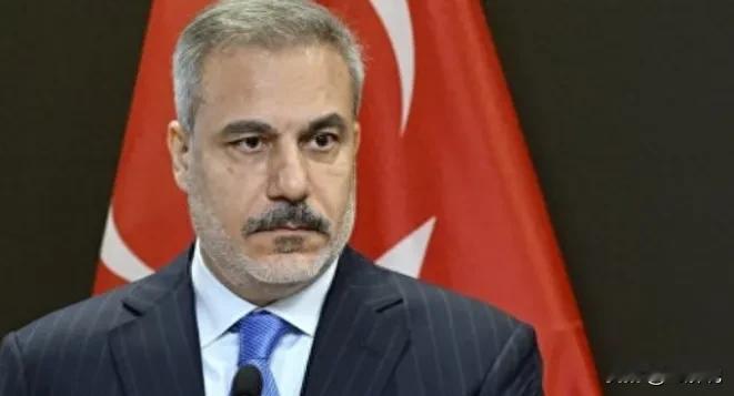 这是准备投降了？最新消息：伊朗外长与美国特使，近日通过短信保持沟通！当地时间3月