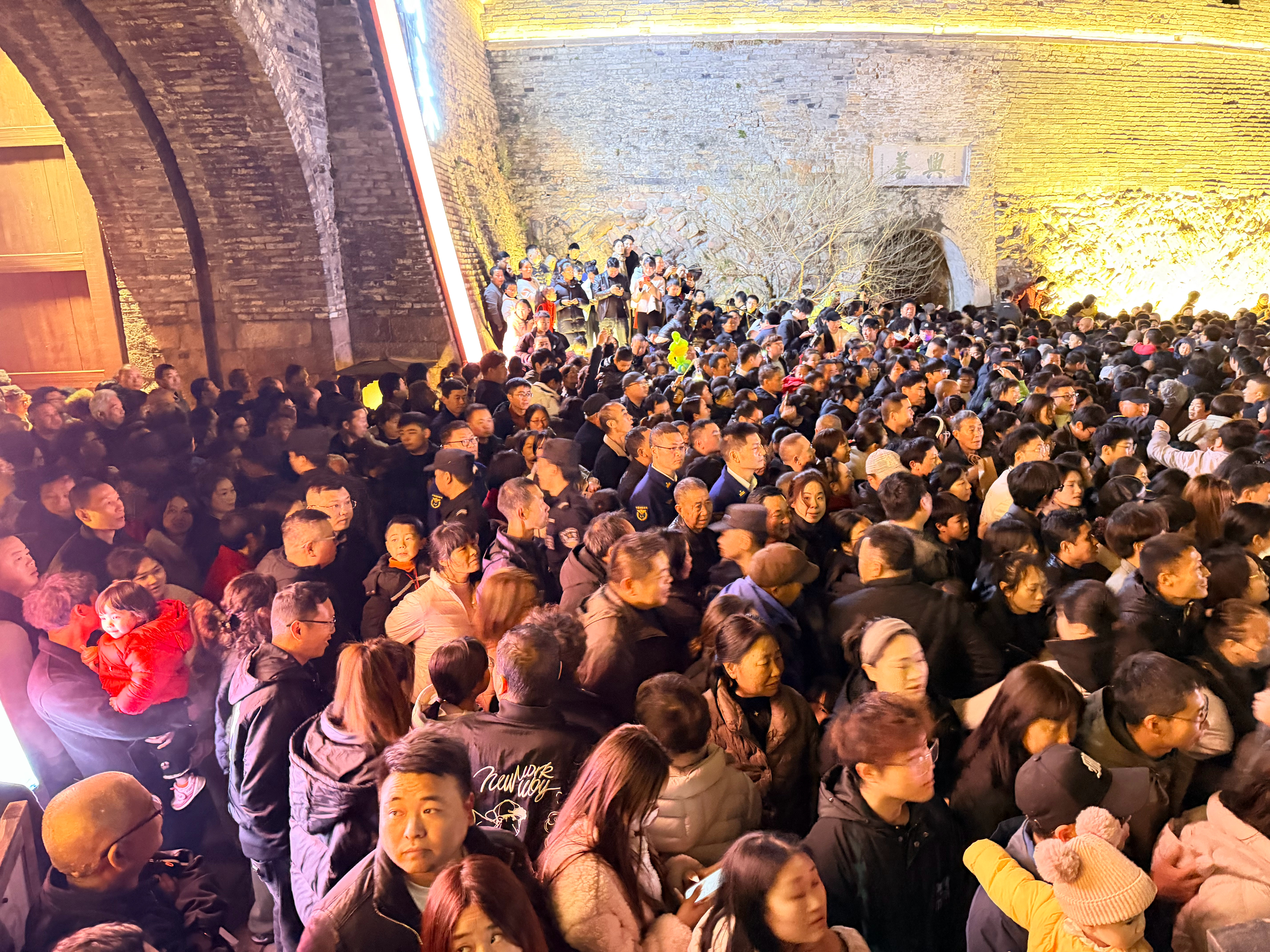 比起看节目，我觉得看人头更壮观哈哈哈哈 临海