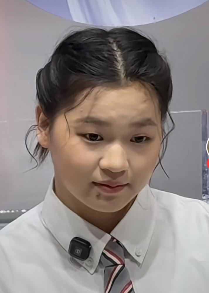 你骂全红婵胖的瞬间，她已经五年没吃晚饭了。
陈若琳把体重秤精度调到“两”。