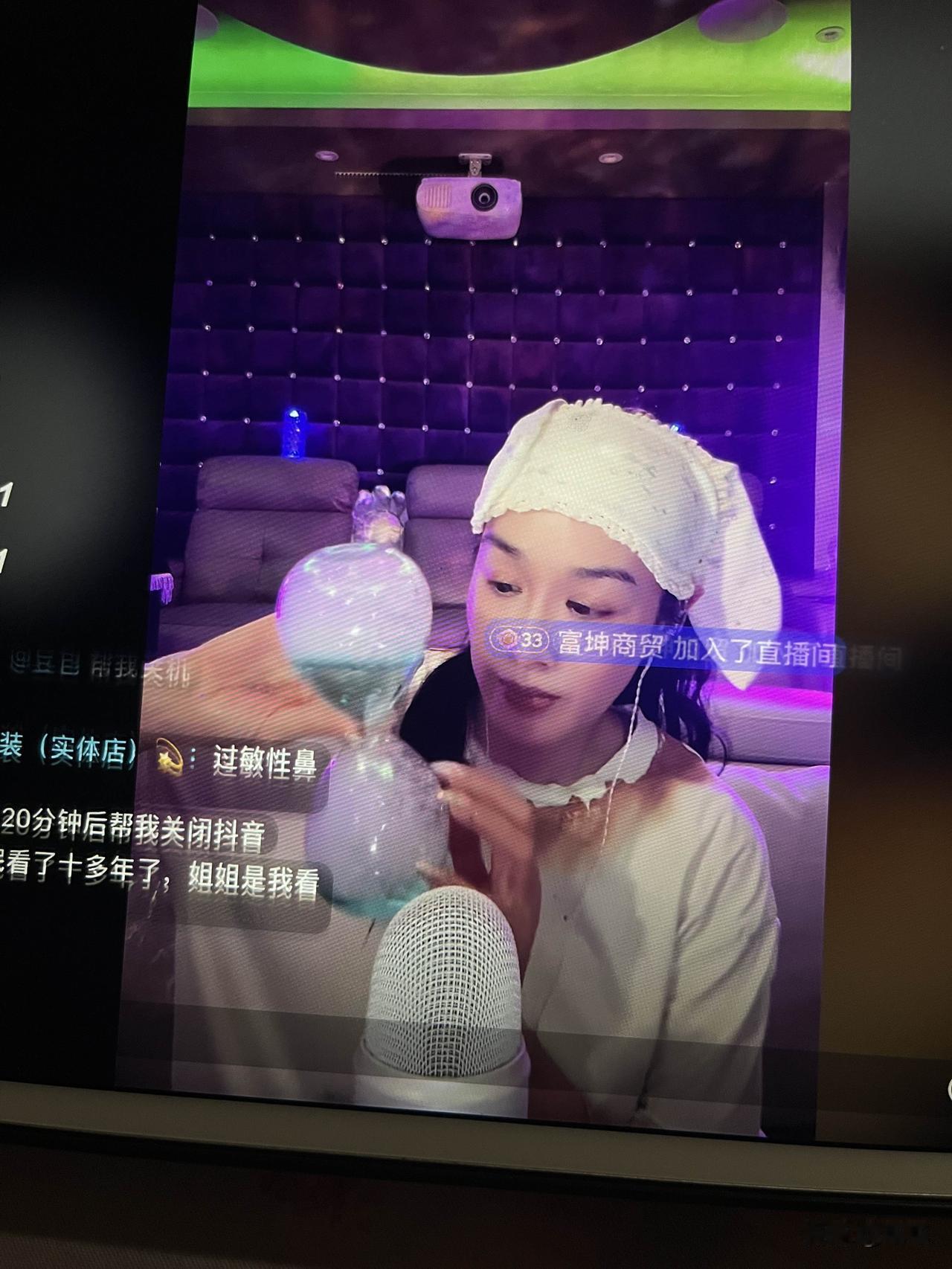 果然是大明星厉害，干点啥都有人看！

昨天偶然刷到大明星哄睡，竟然有十几万人看！