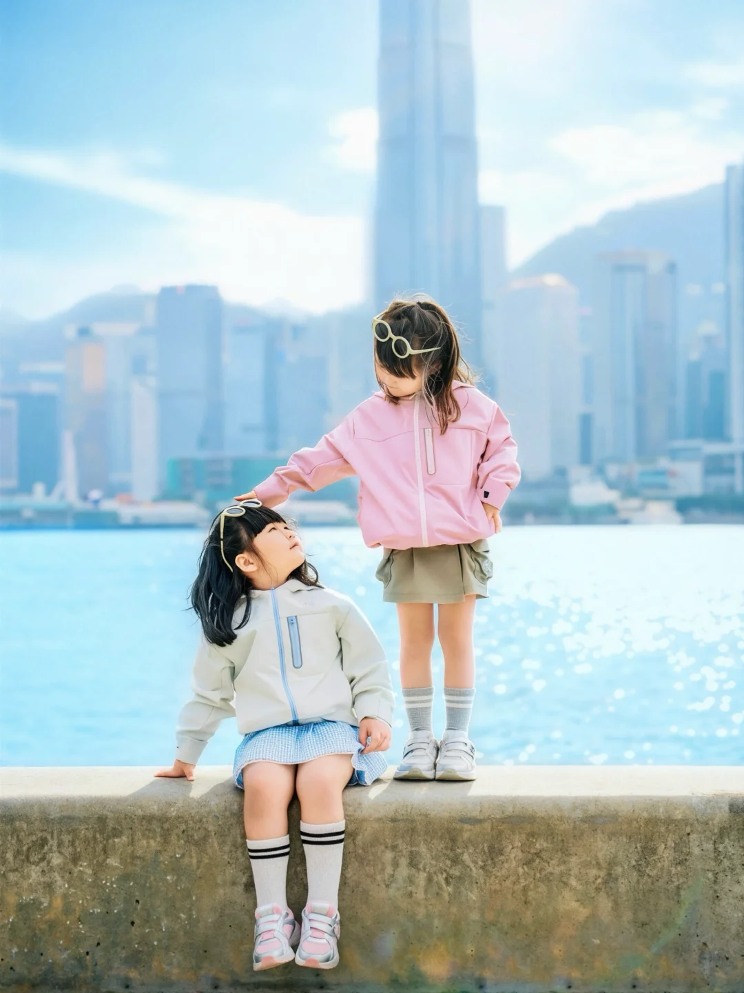 总要带娃去趟香港吧！吹吹维多利亚港的风~