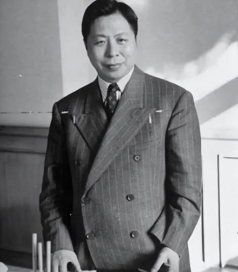 1953年4月，吴国桢辞去台湾省主席职务，向蒋介石当面辞行。谈话间，他直指蒋经国