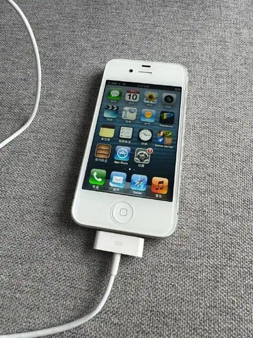 哪款iPhone可以封神如果只能选一个我投 iPhone 4要知道当年小伙儿为了
