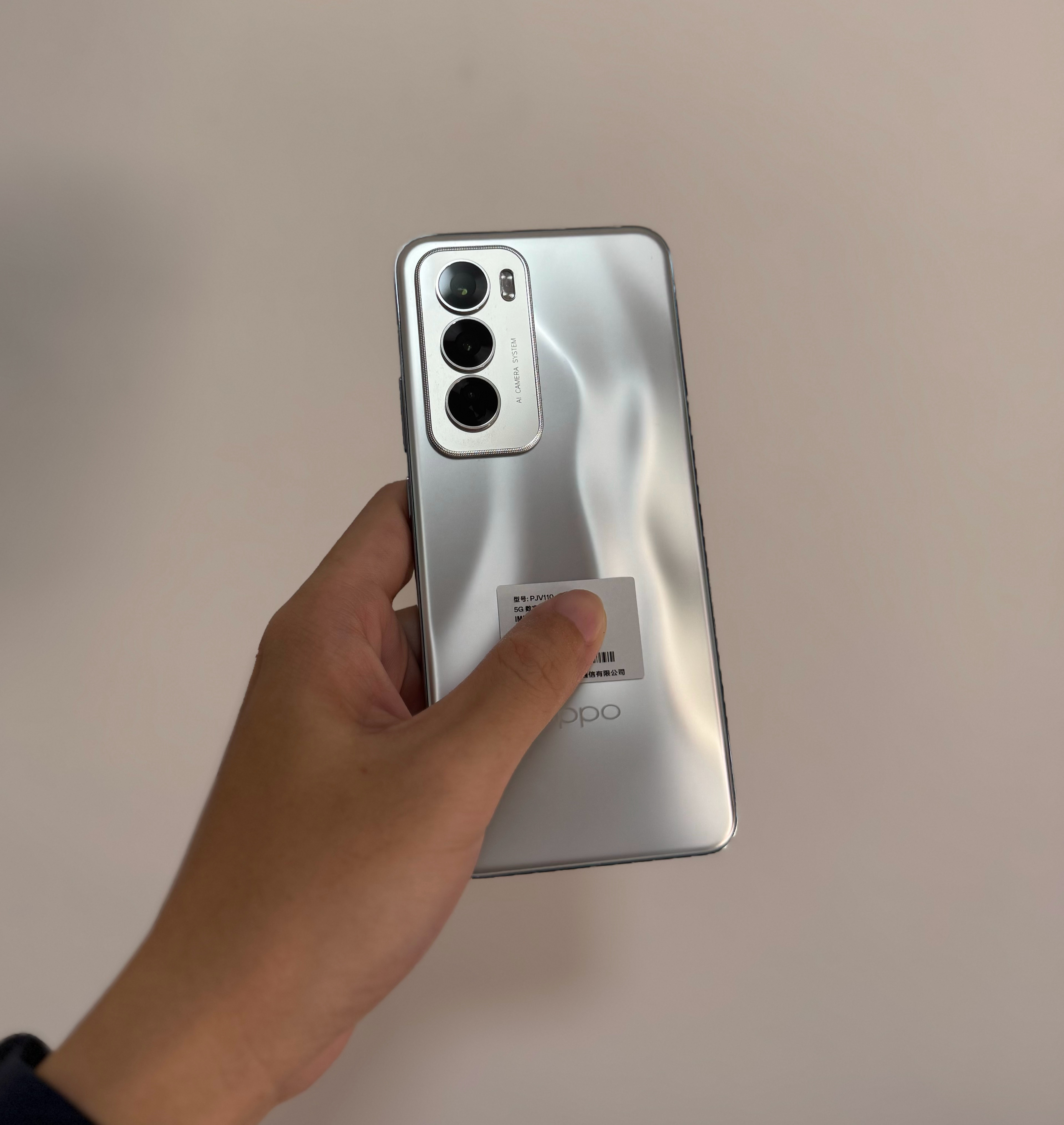这OPPO Reno12是买给我妈的，但是我准备先拿来用用，看一下体验如何，特别