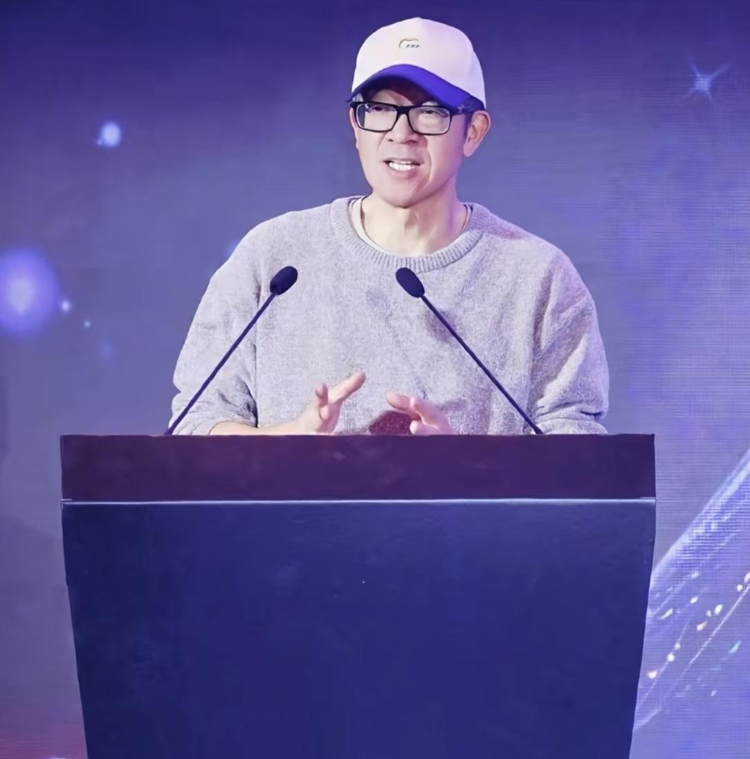 俞敏洪又被骂上热搜了，只因为他说全国的中小学老师有一半是不合格的。虽然他的观点争