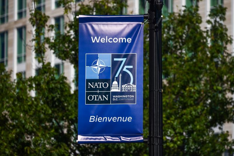 北约全称北大西洋公约组织，1949年成立，本质是军事同盟组织。冷战时，它是为对抗