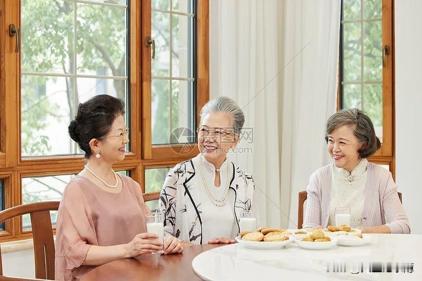 不要责怪任何人。
我身边有一个这样的人，在他眼里没有一个好人，凡事他接触过的人，