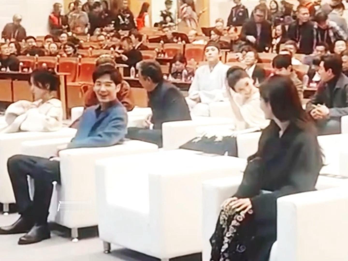 砚花爆术你知道的我一直在等[泪][泪]2025了还在等杨幂白宇二搭 ​ ​​​