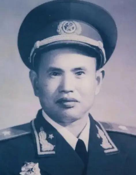 1938年，八路军打退日军进攻后，营长王耀南突然下达了一个奇怪的命令：