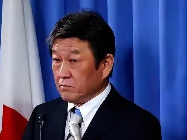 一边猛冲“搞事”，一边装无辜是吧？日本外相茂木敏表示：针对中国与各国通话批评，日