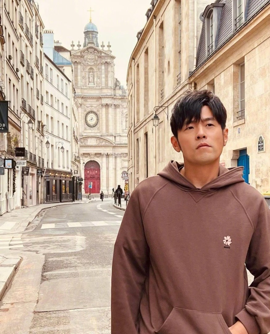 周杰伦演唱会散场进化成这样了吗周董演唱会散场直接加餐路人集体大合唱，还有大佬包场