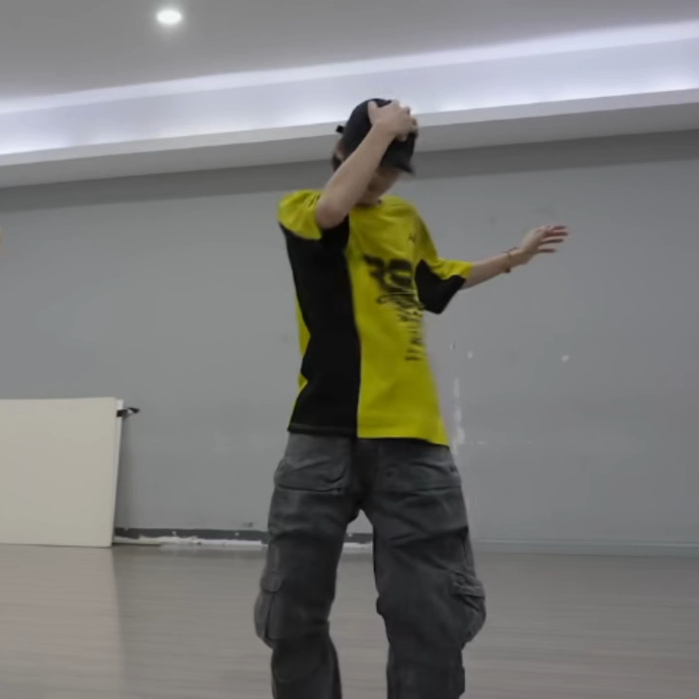诚邀所有人和我一起品鉴这段扶帽转圈 
