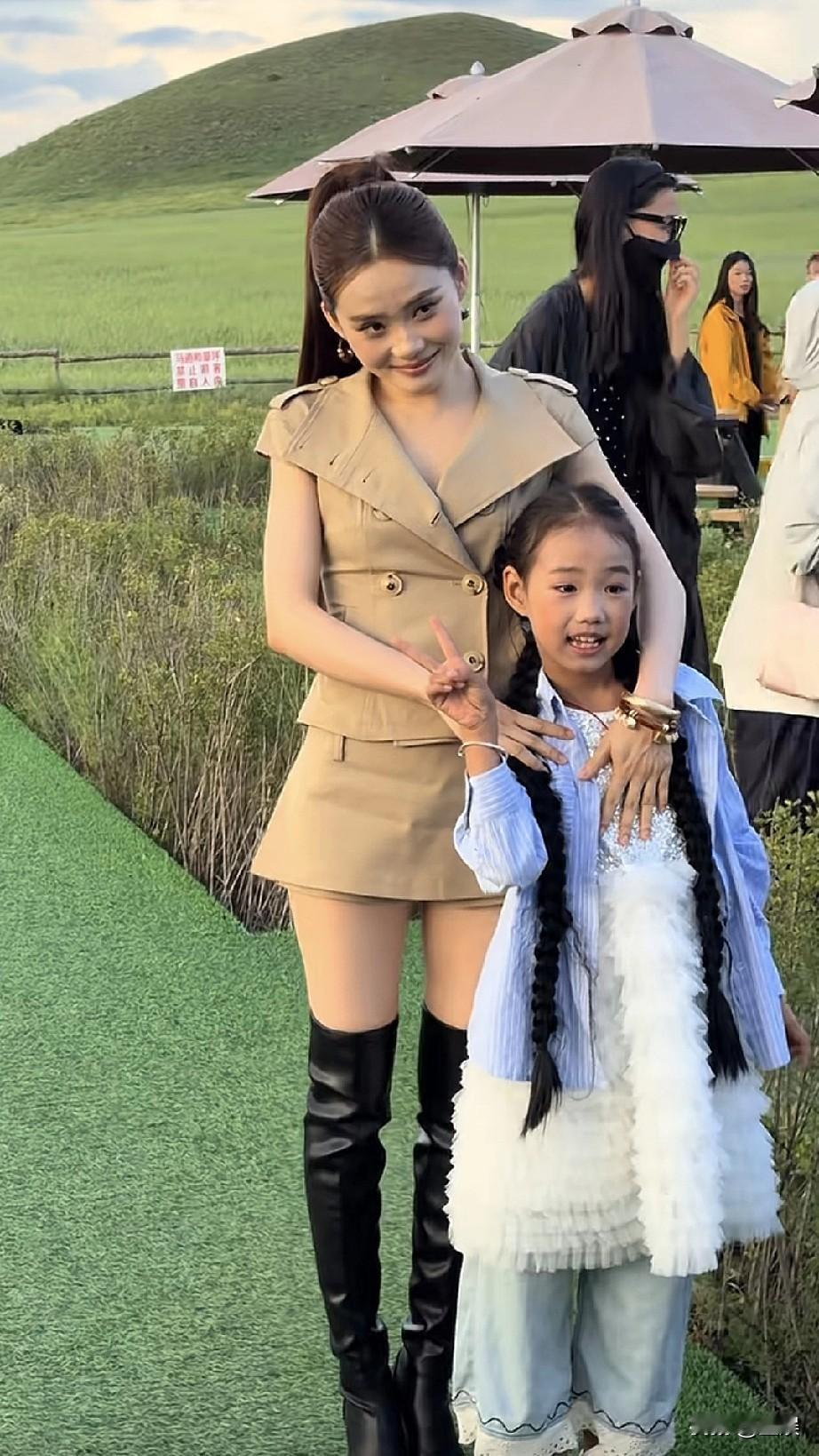 井迪小朋友拍照