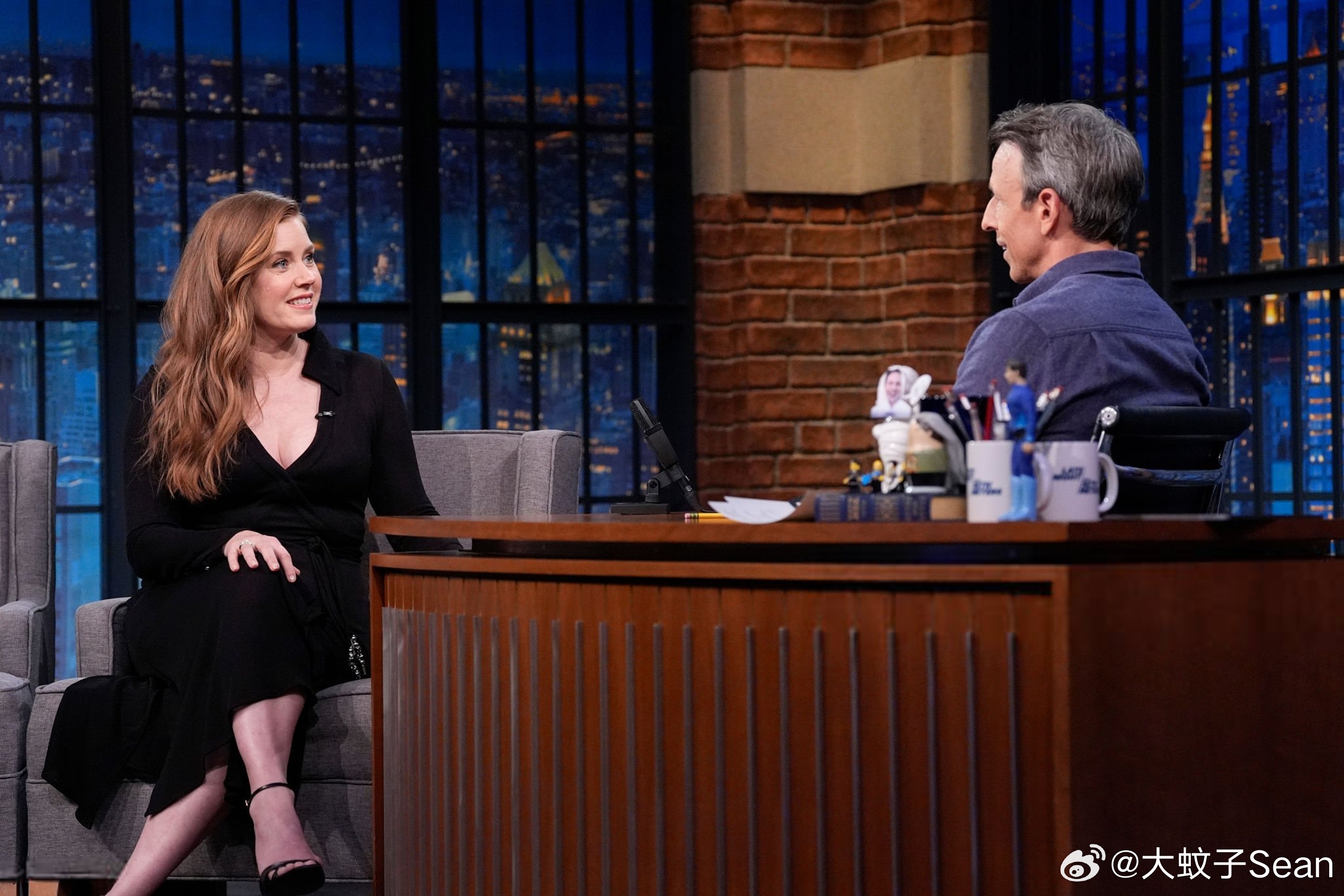 amy adams艾米亚当斯还做客了《Late Night with Seth 