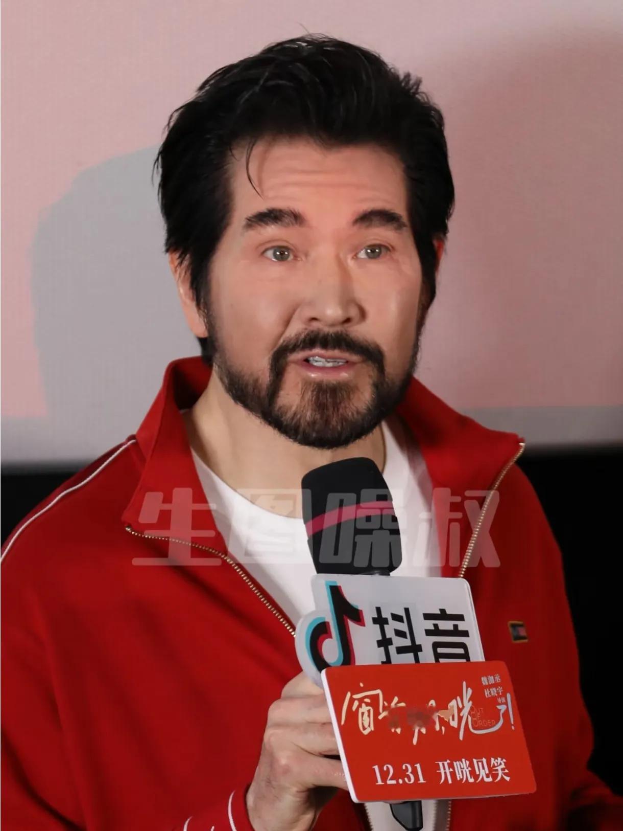 费翔说，自己非常喜欢参加电影的路演，我做歌手40多年，即使后来演音乐剧跟话剧，都