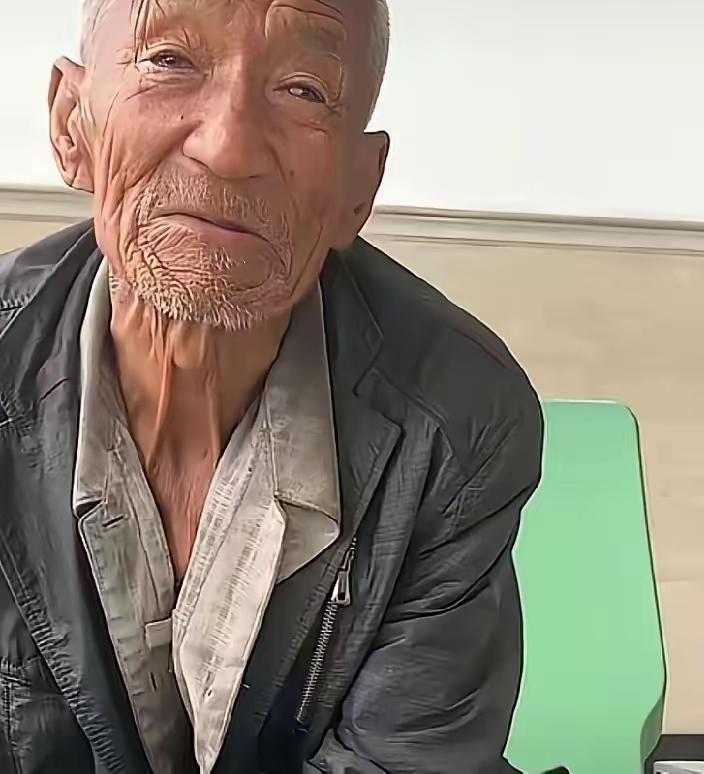 看到这个新闻属实泪目了，一位87岁的老父亲，从辽宁坐10个多小时绿皮火车前往五台