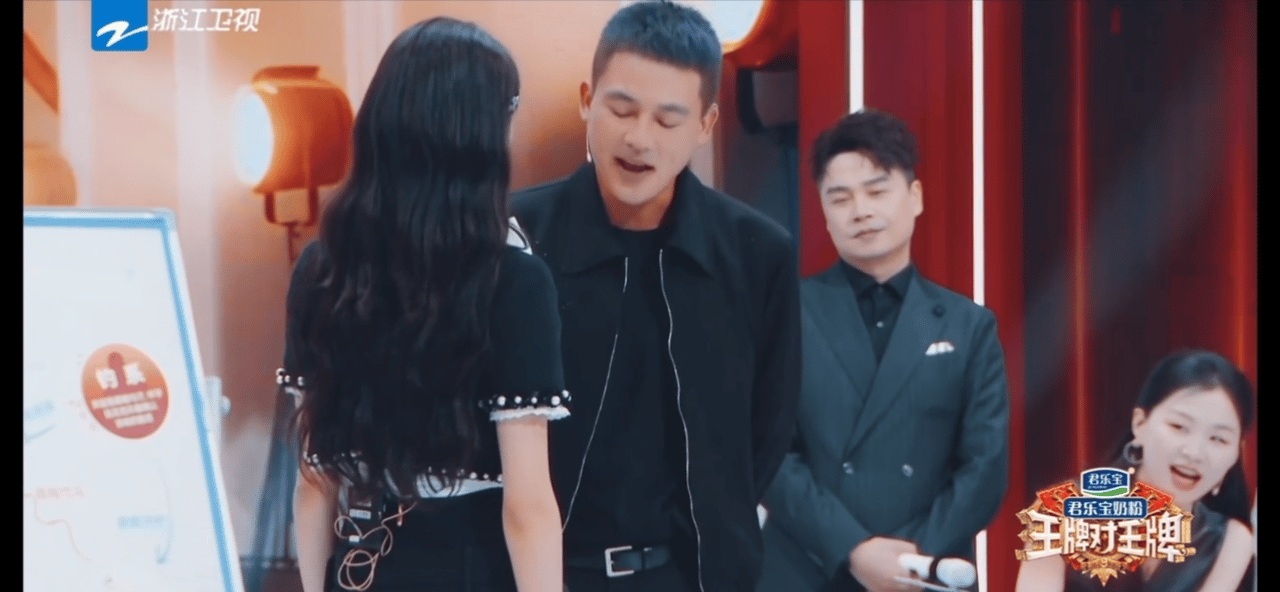 欧豪这一笑梦回左耳王牌对王牌救命！欧豪这一笑还是那个让人心动的张漾。关晓彤欧豪王