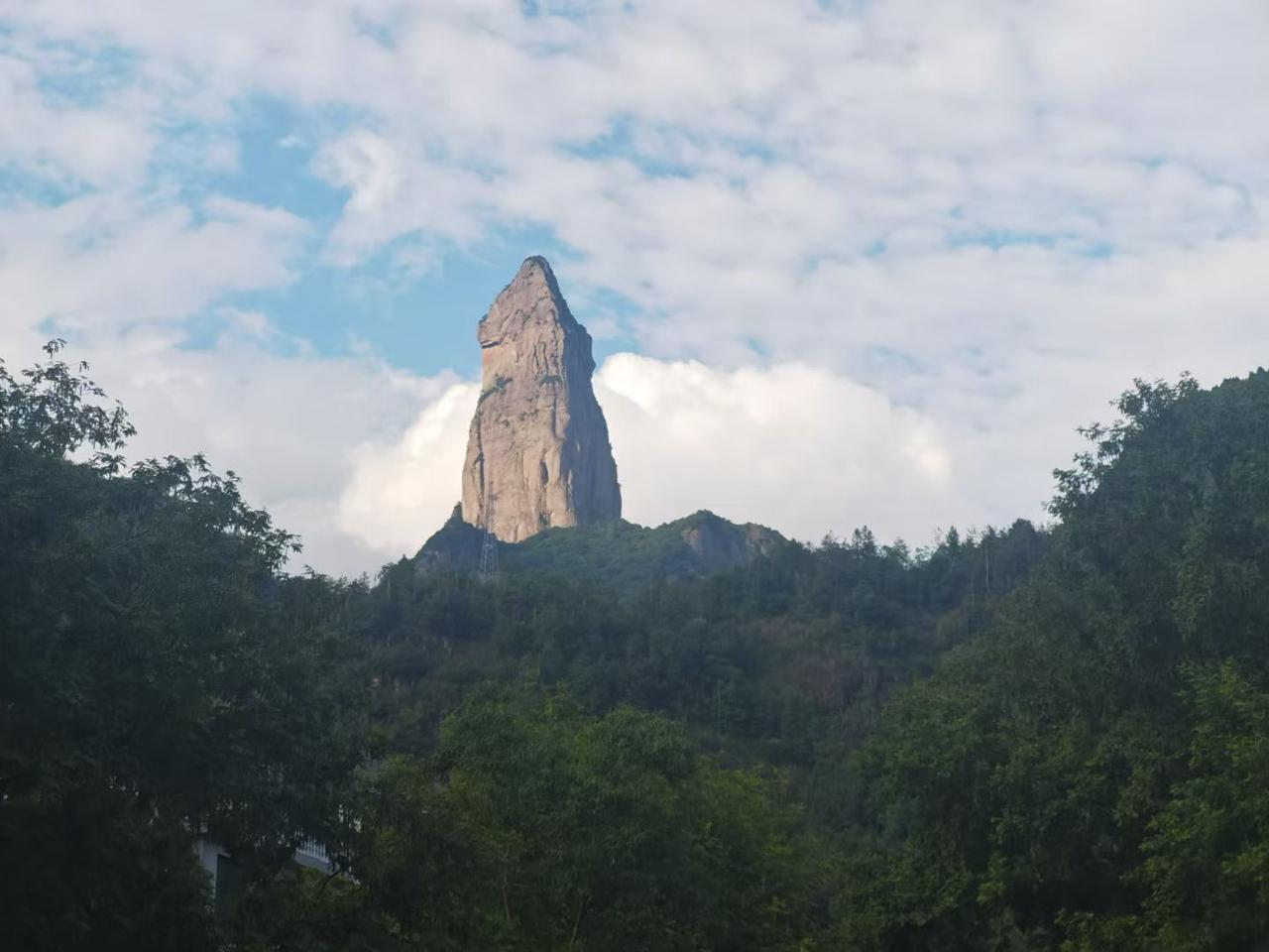 常爬山的人会觉得上山难，毕竟要克服重力，每一步都得使出更大的力气。但民间又有“上