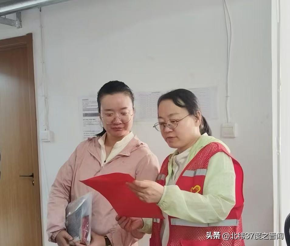 政策暖民心 万柏林区星光社区多举措做好低保政策宣讲
 
太原市万柏林区和平街道星