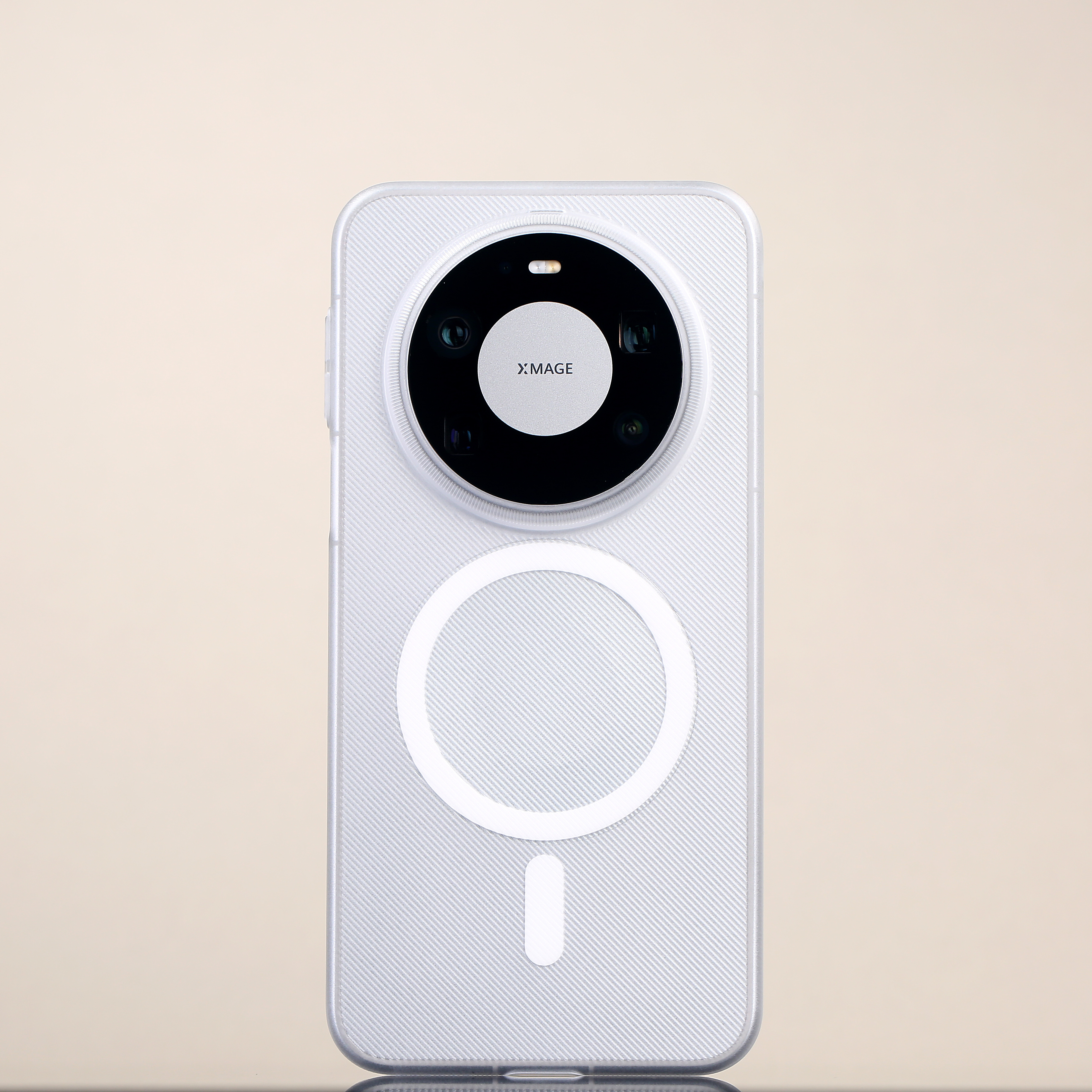 Mate80ProMax PC 斜隐壳子上的磁吸圈也是几乎与手机的圆圈对准了哈加
