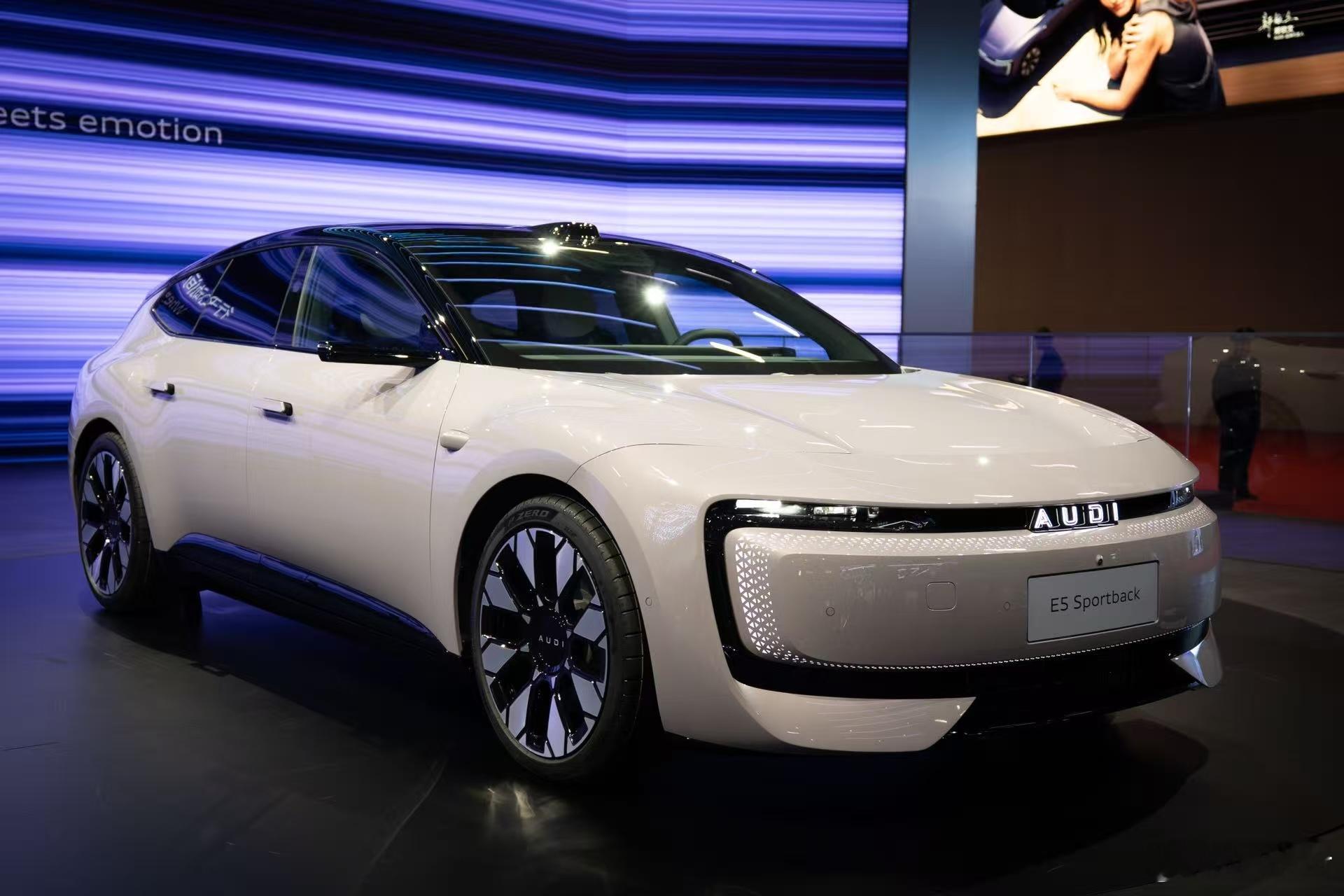 对这次车展印象比较深的车型， AUDI E5 Sportback肯定算一个，基本