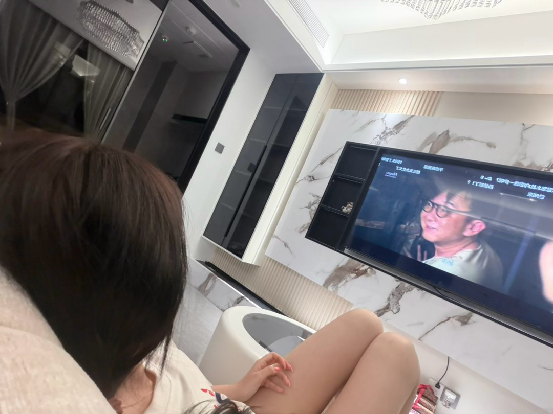 主角 你面子挺大 我为了你充了个手机会员 一个电视会员 