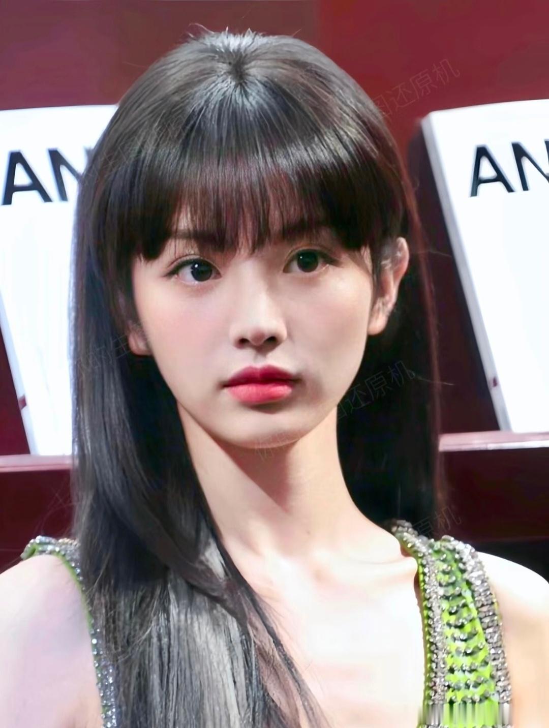 田曦薇这“铁刘海”算是焊在头上了吧？😂 连续16部剧，从古装到现代，无论角色怎