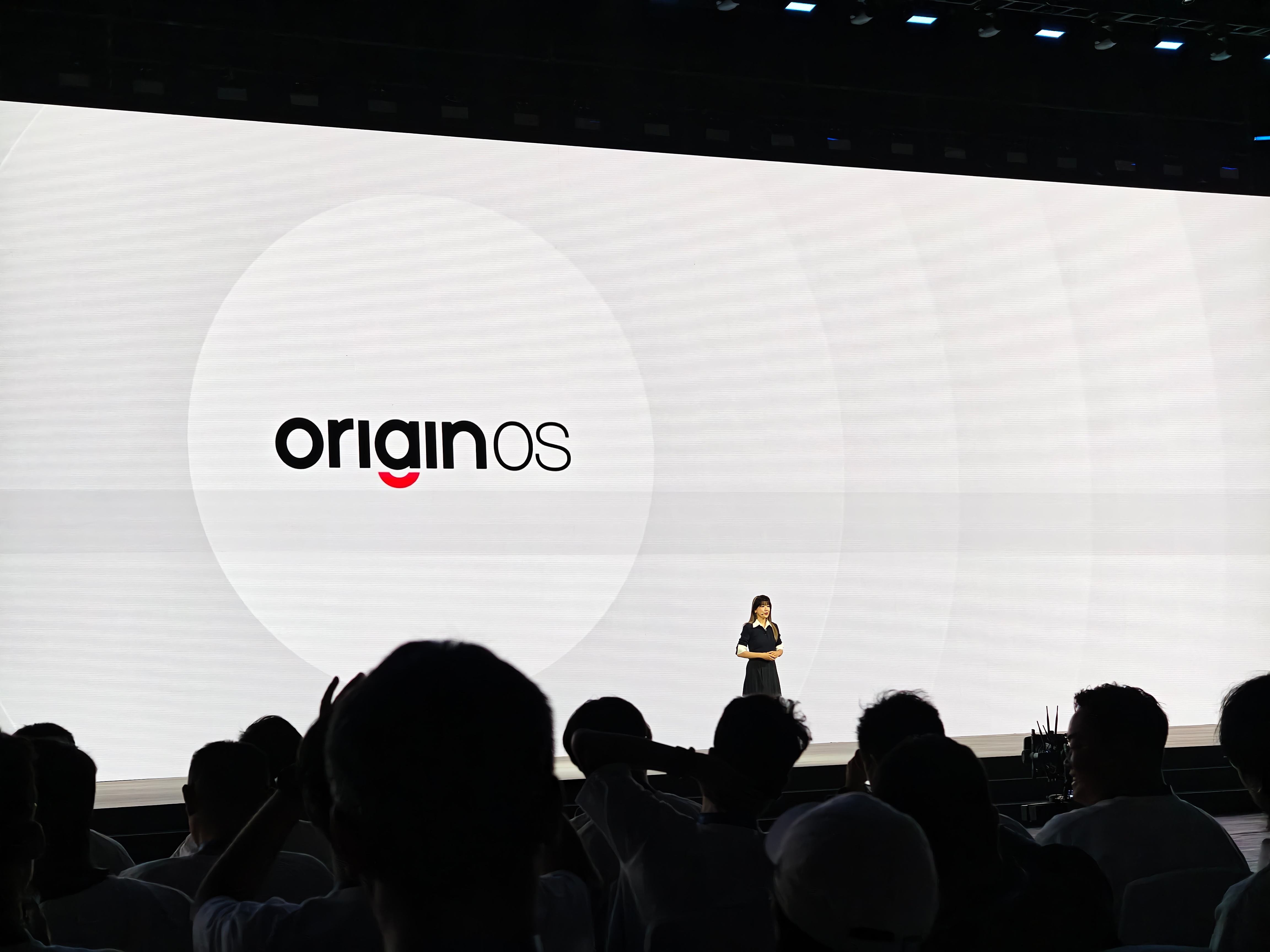 OringinOS6 通知带来了堆叠式设计，整体的视觉风格也做了很大的升级，带来