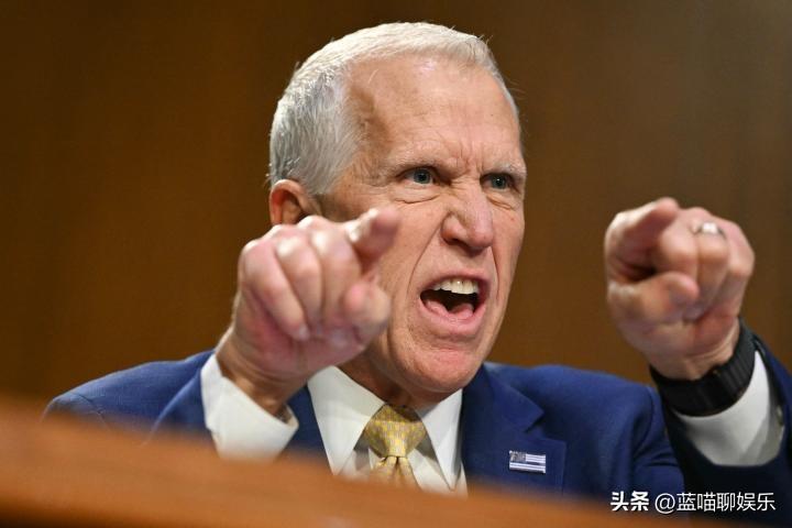 共和党参议员汤姆·蒂利斯在周二的参议院司法委员会听证会上对克里斯蒂·诺姆大发雷霆