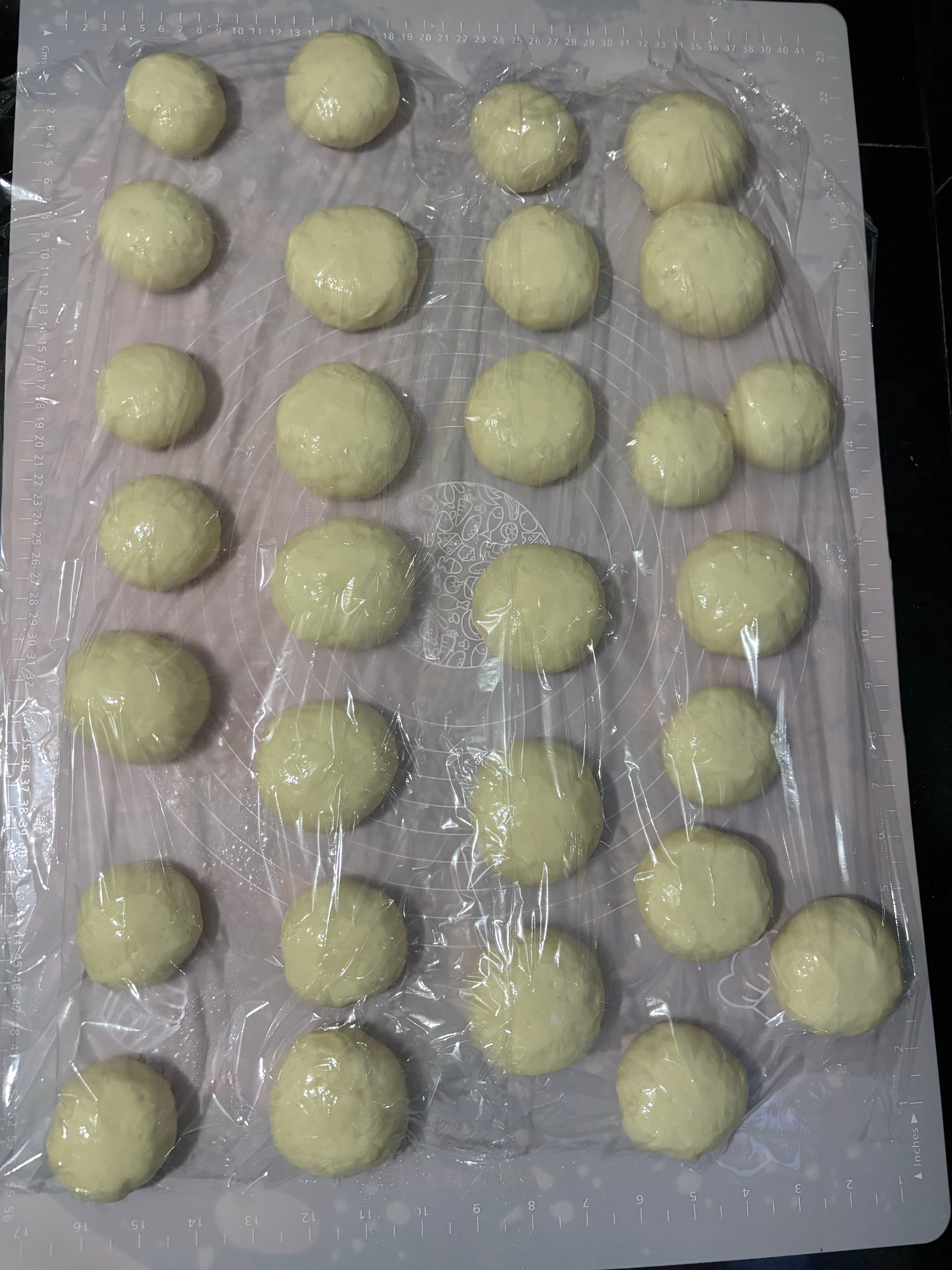 三个月用了40斤面粉也算是一种收获今晚的饼胚已经做好放在冷冻了 