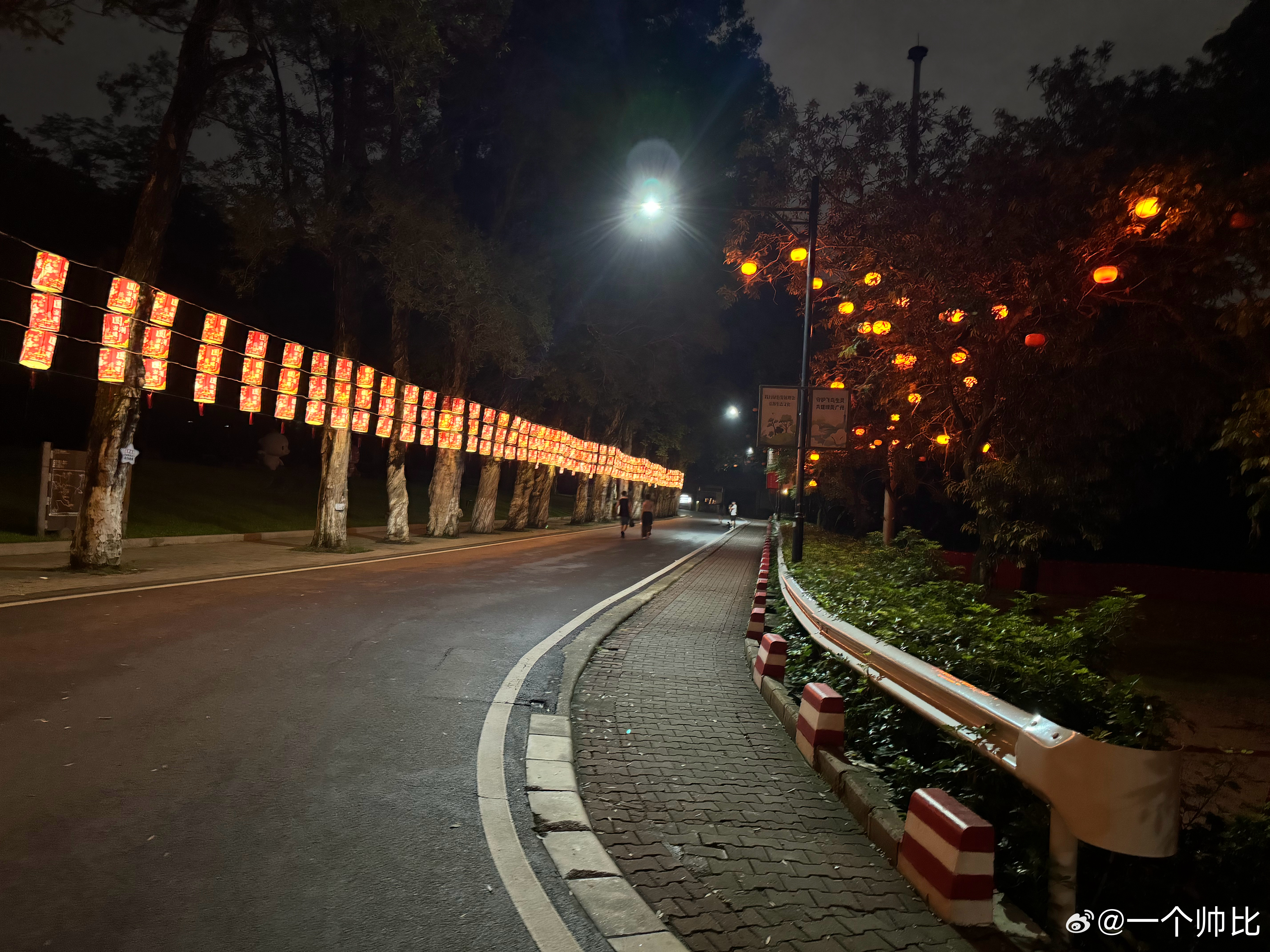 跑来夜爬白云山了，来广州十年了第一次上白云山。爬完偏头痛和鼻炎都好了。 广州·白
