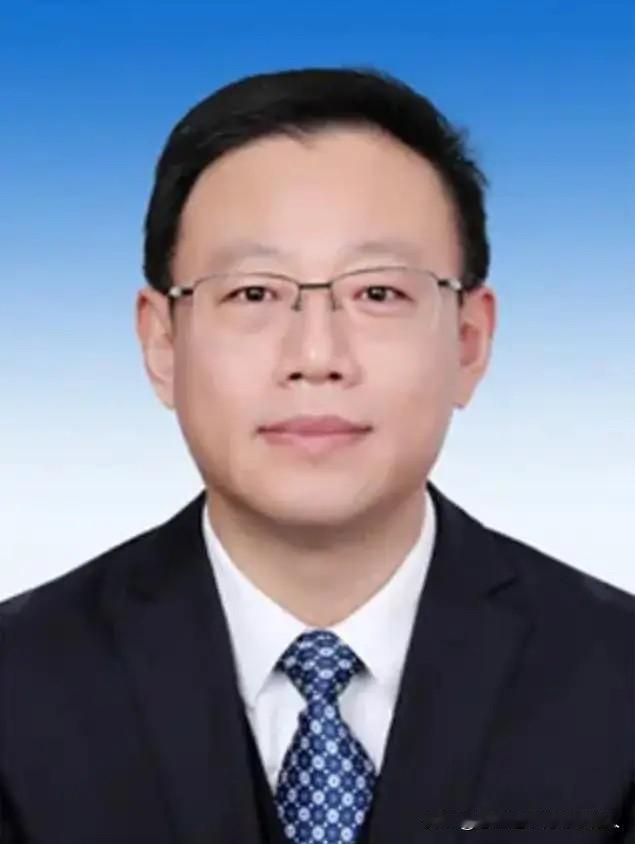 李旭作为70后，本是同龄人中的佼佼者，前途本该一片光明。可如今东窗事发，最终沦为