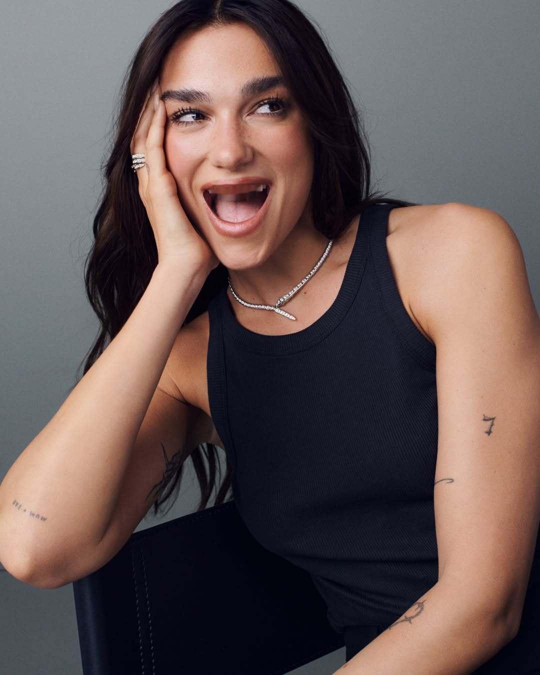 小黑板报 BVLGARI 宝格丽签下歌手Dua Lipa，出任全球品牌代言人 