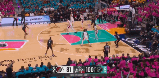 文班亚马在虽然在场上大杀四方，但还是要小心伤病，避免球场上受伤。

今日马刺队与