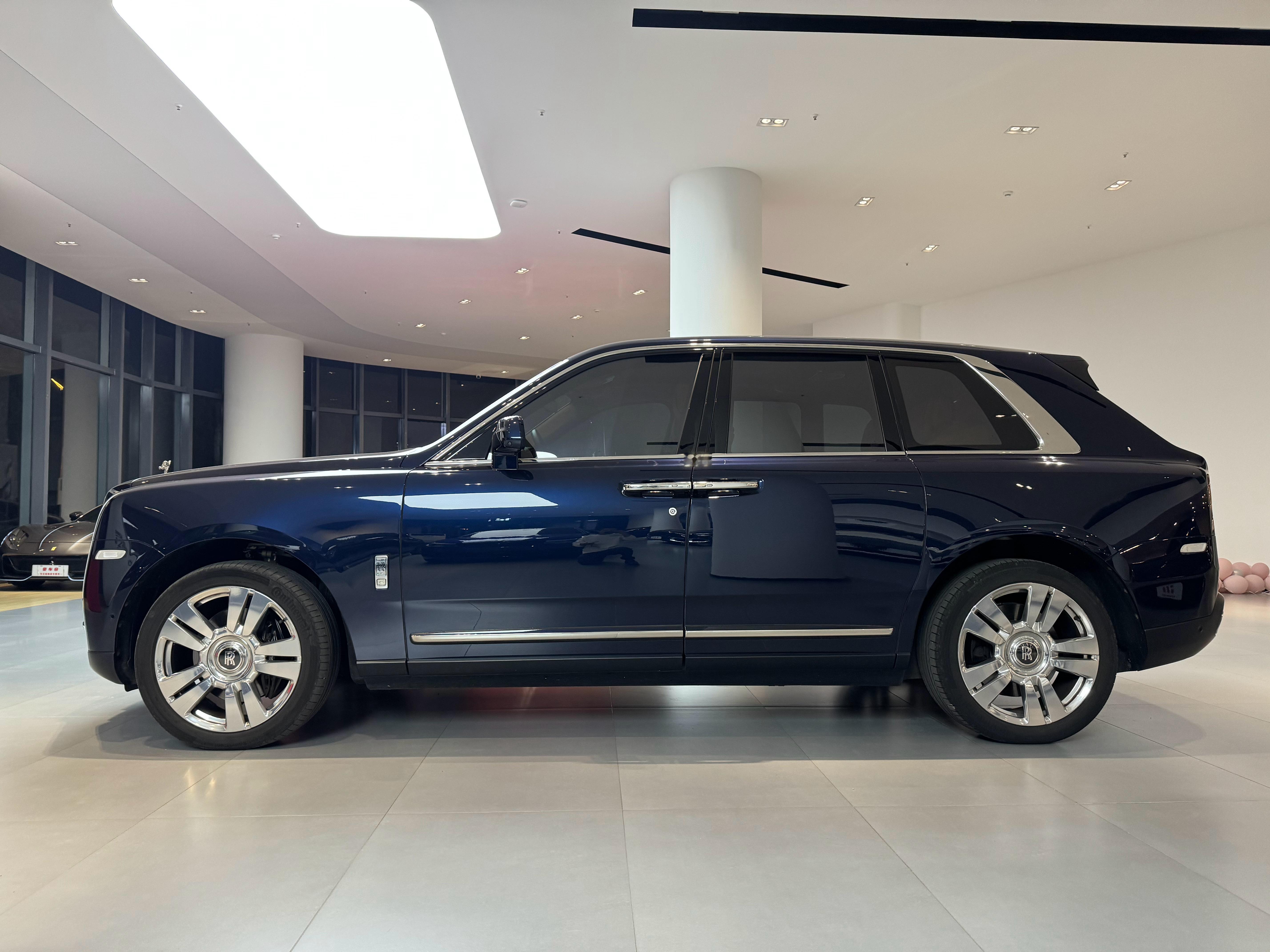 400左右SUV、性价比之王 库里南到店！19年精品一手  四座 Bespoke