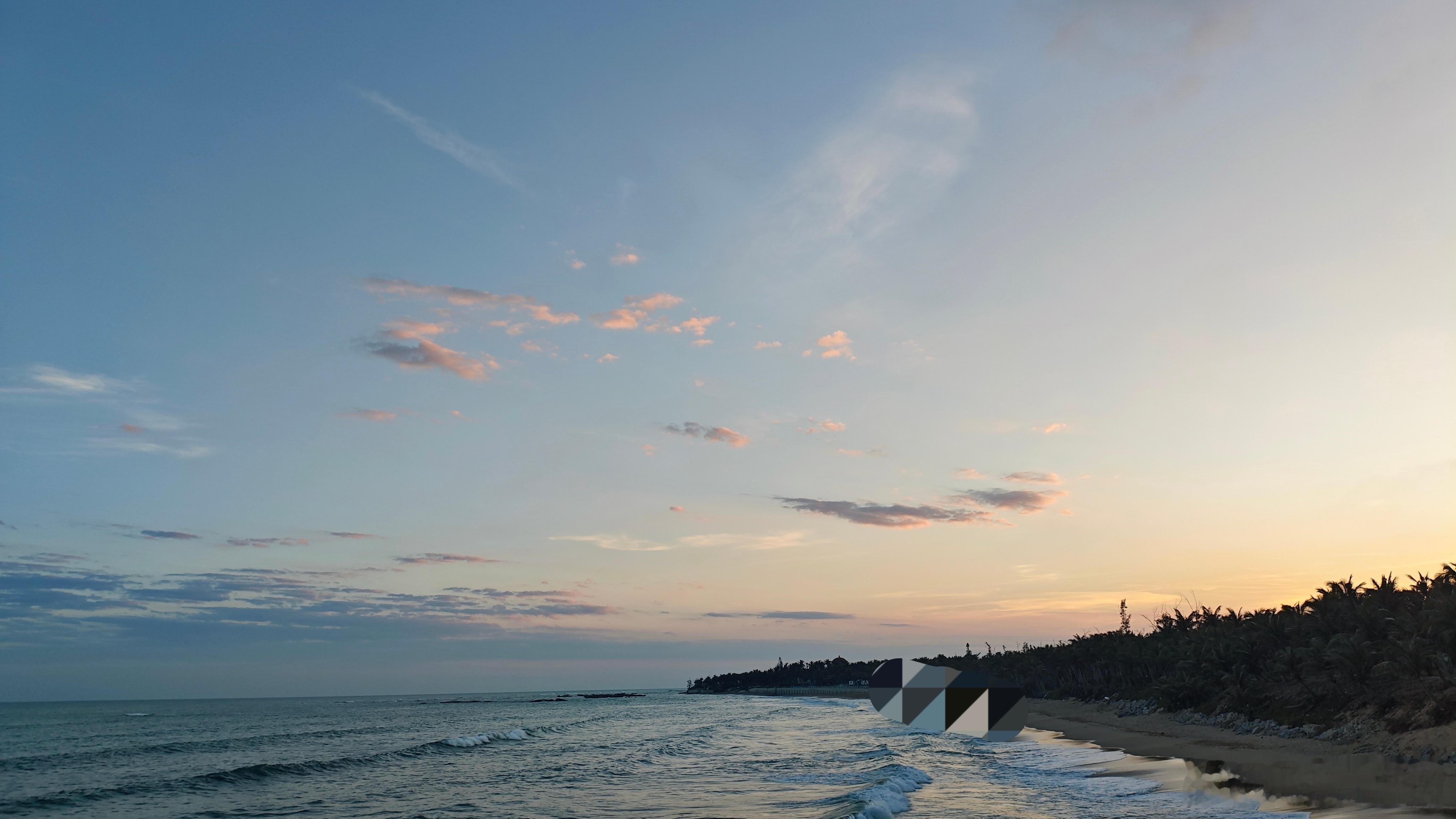 日落前的天空色彩真的丰富 