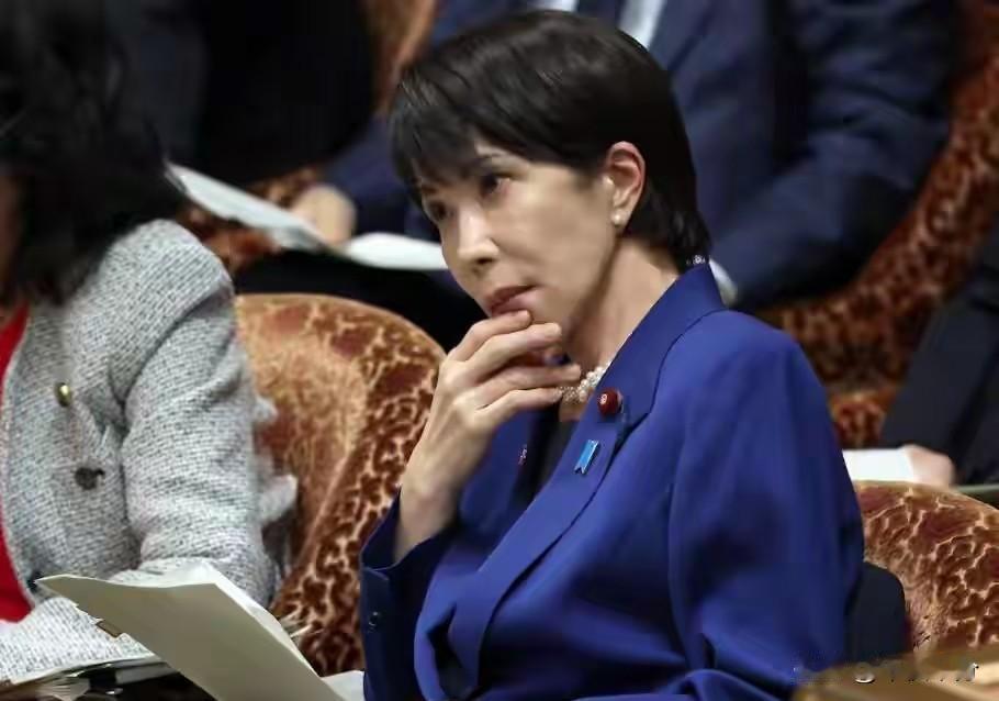 连着三次开闸放油，日本这次是真的慌神了。

一个月内，先把国家储备掏出8000万