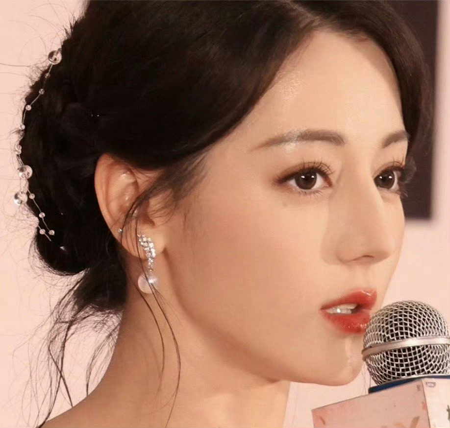 好像生图长成迪丽热巴这样 被称为西域妖女、高岭之花、万人迷才不足为过…🪞 