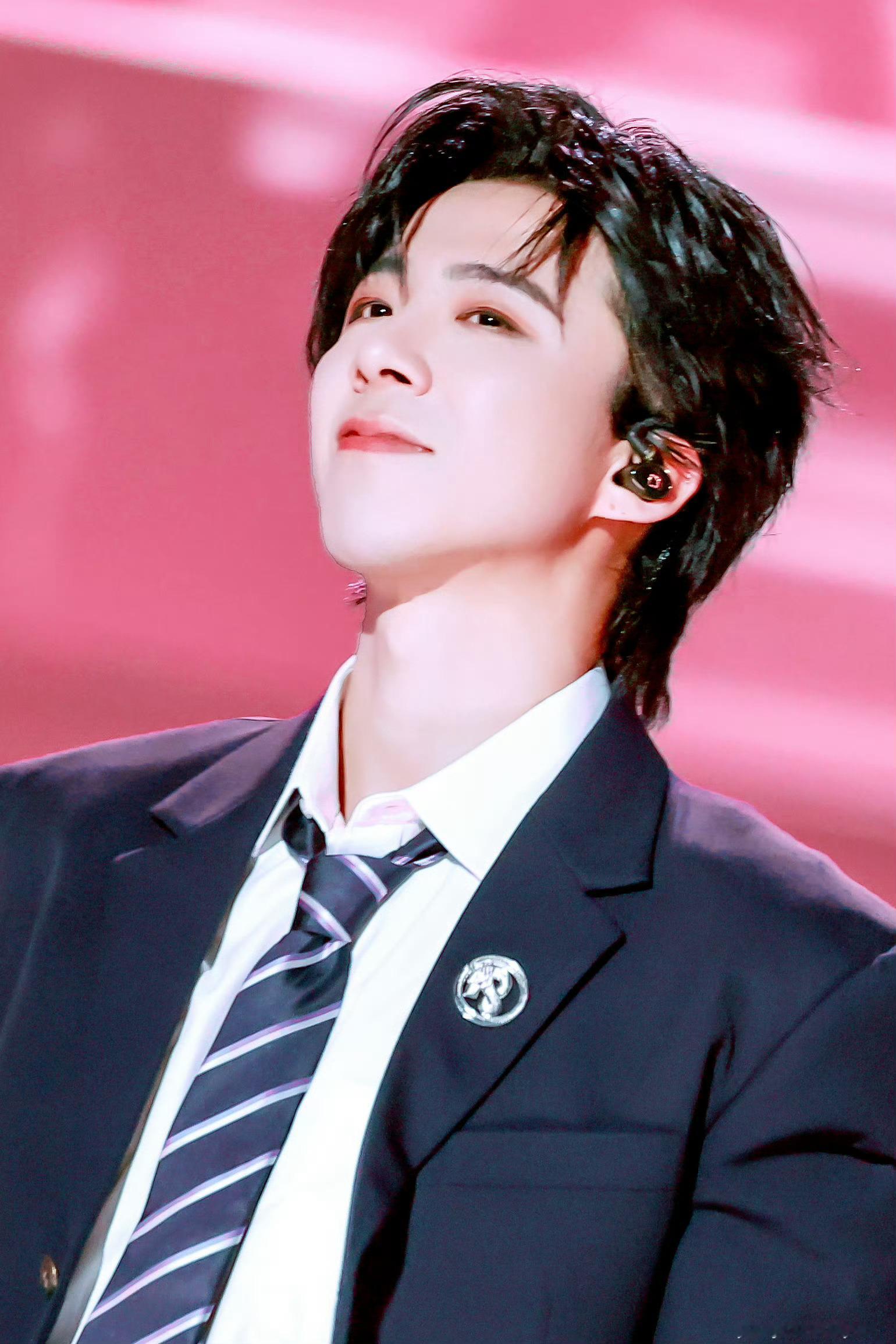 能上舞台发光，也能像朋友唠嗑，内核稳定又强大，遇见你真好[心] ​​​