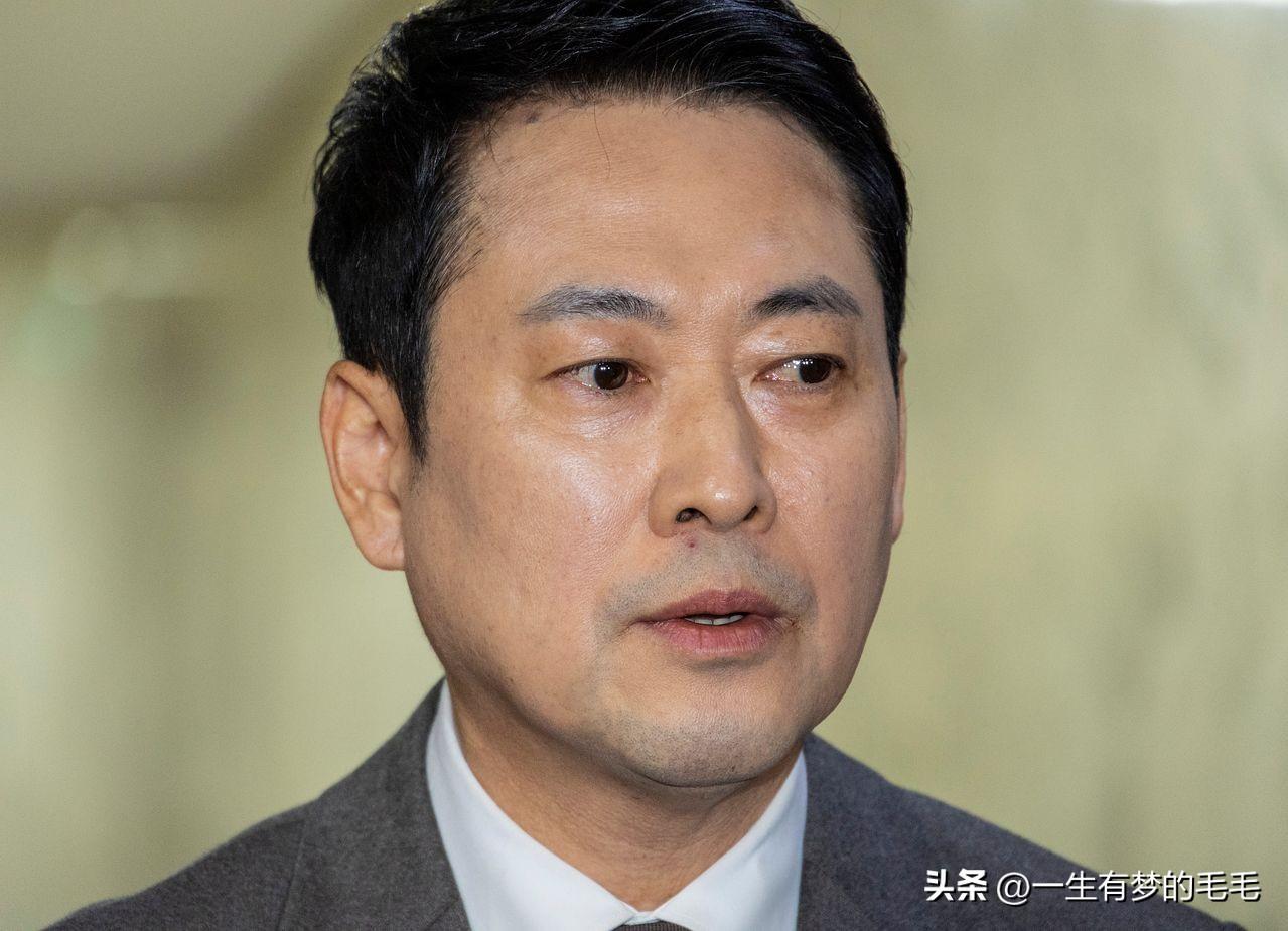 14日，韩国国民力量党党首张东赫亲自致电已表明辞任公荐管理委员长职务并隐退的李正