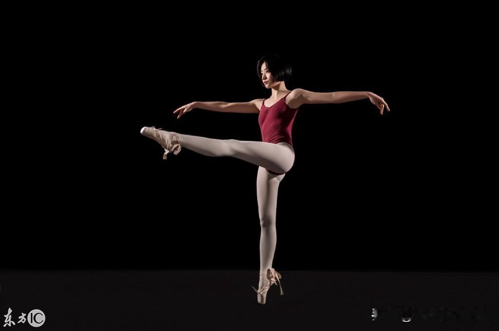 舞蹈艺术家的心声

舞蹈，是身体写下的诗篇。 每一次穿上舞鞋，站上舞台或练功房，