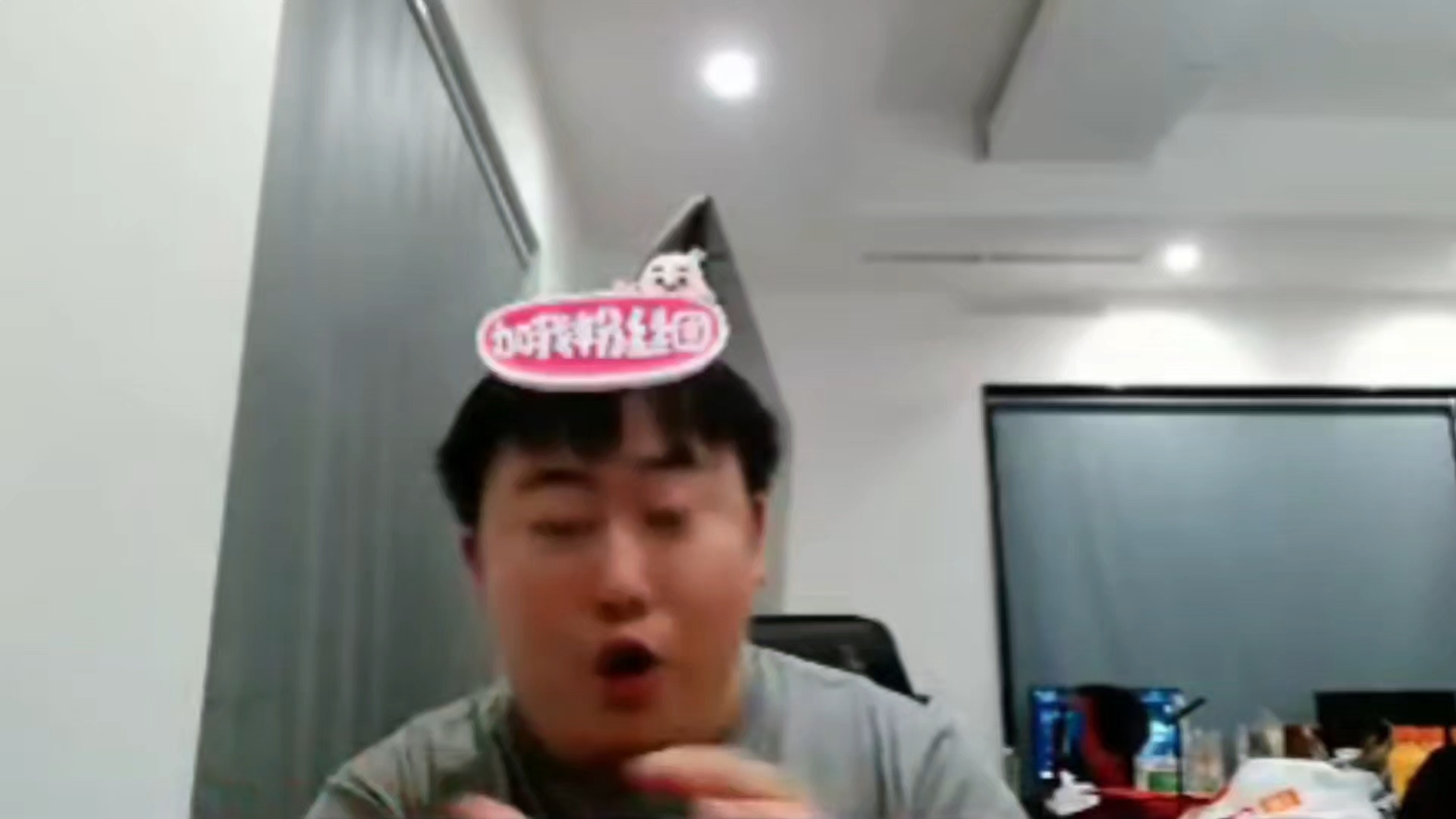 刘明失误以后🤬🤯😆看着自己的手一脸不可思议的表情hhh ​​​