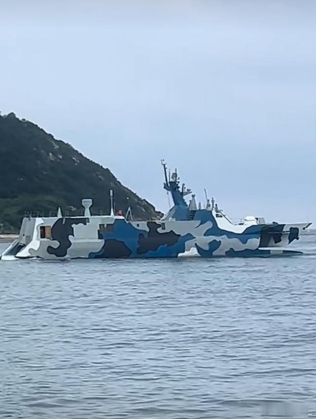 22导弹艇改装后航行画面曝光，拆除导弹发射筒，这是要巡航南海岛礁了？其实早在20